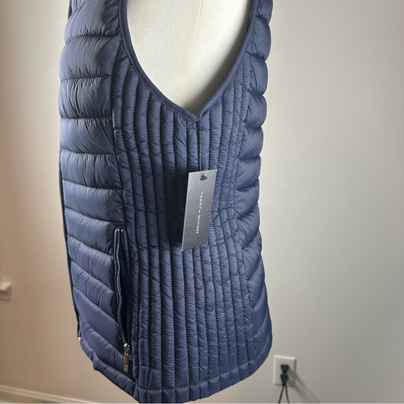 Tommy Hilfiger Navy Packable Lightweight Vest Small NWT Gold Logo Detail - Picture 5 of 12
